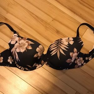 VS Pink wear everywhere lightly lined bra